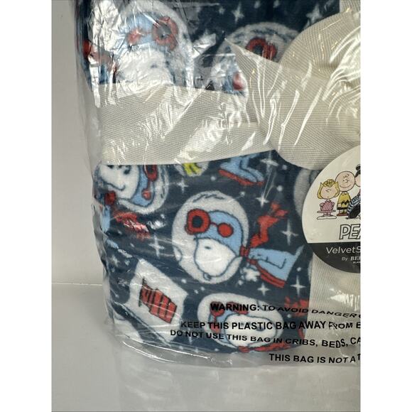 NWT Berkshire Peanuts VelvetSoft Throw Twilight Navy 55” x 70” - Picture 5 of 7